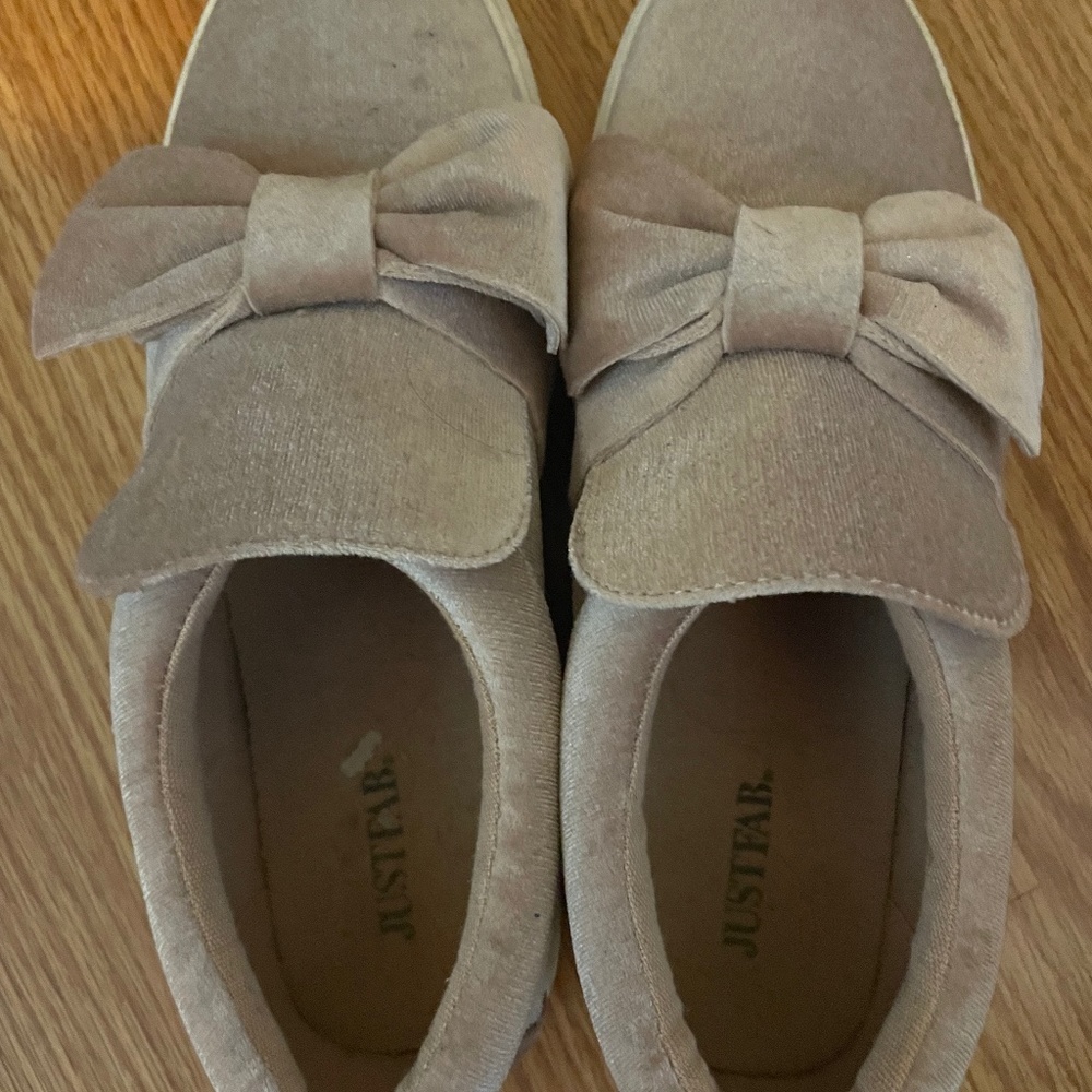 Women’s sneakers